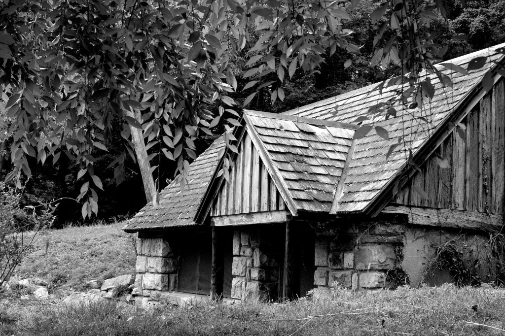 Cabin in a&nbsp;hill